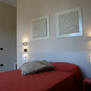 In Elisa & Gentucca Bed and breakfast Lucca
